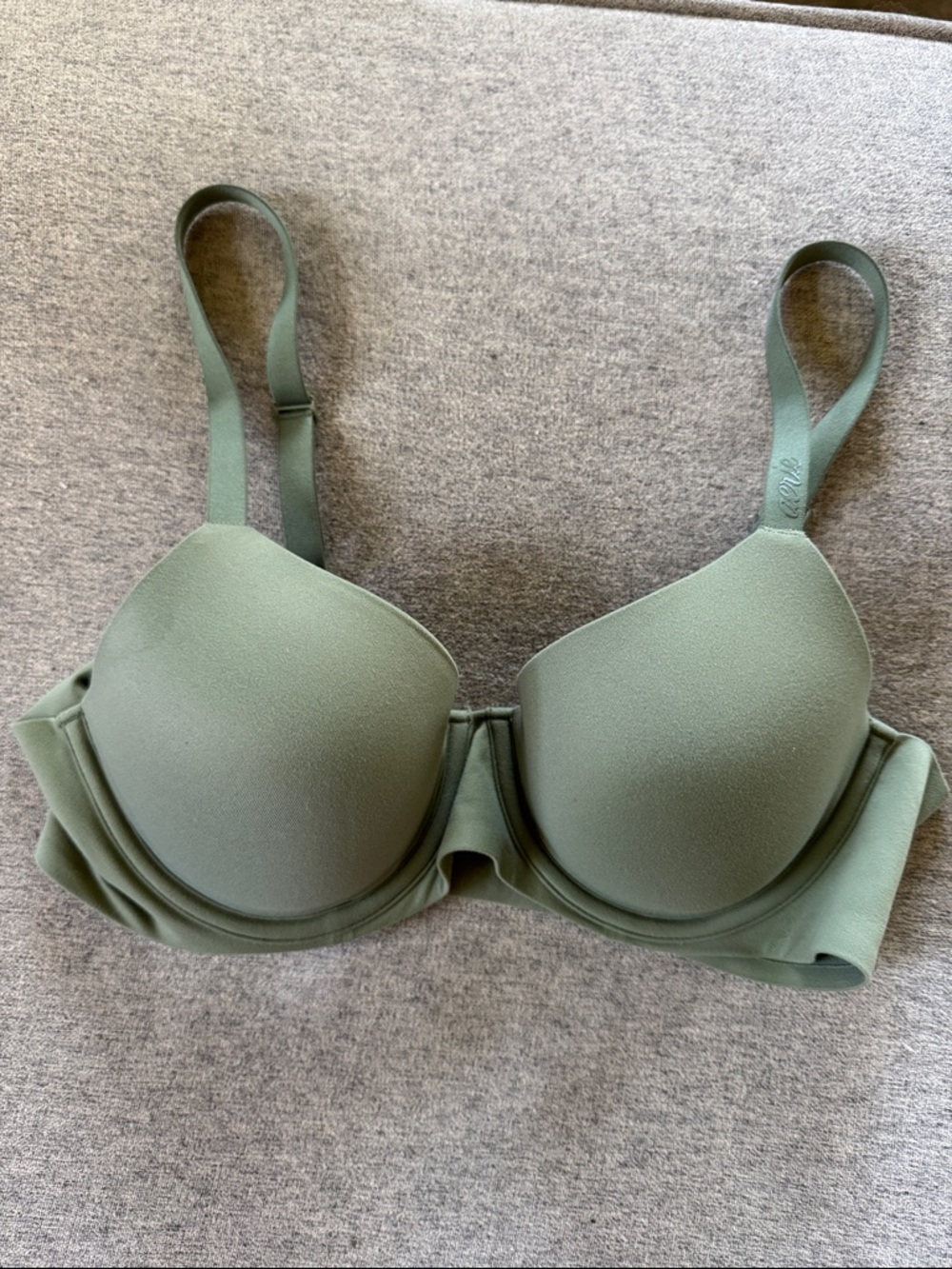 “SMOOTHEZ” by aerie Molded T-Shirt Bra in Olive Green